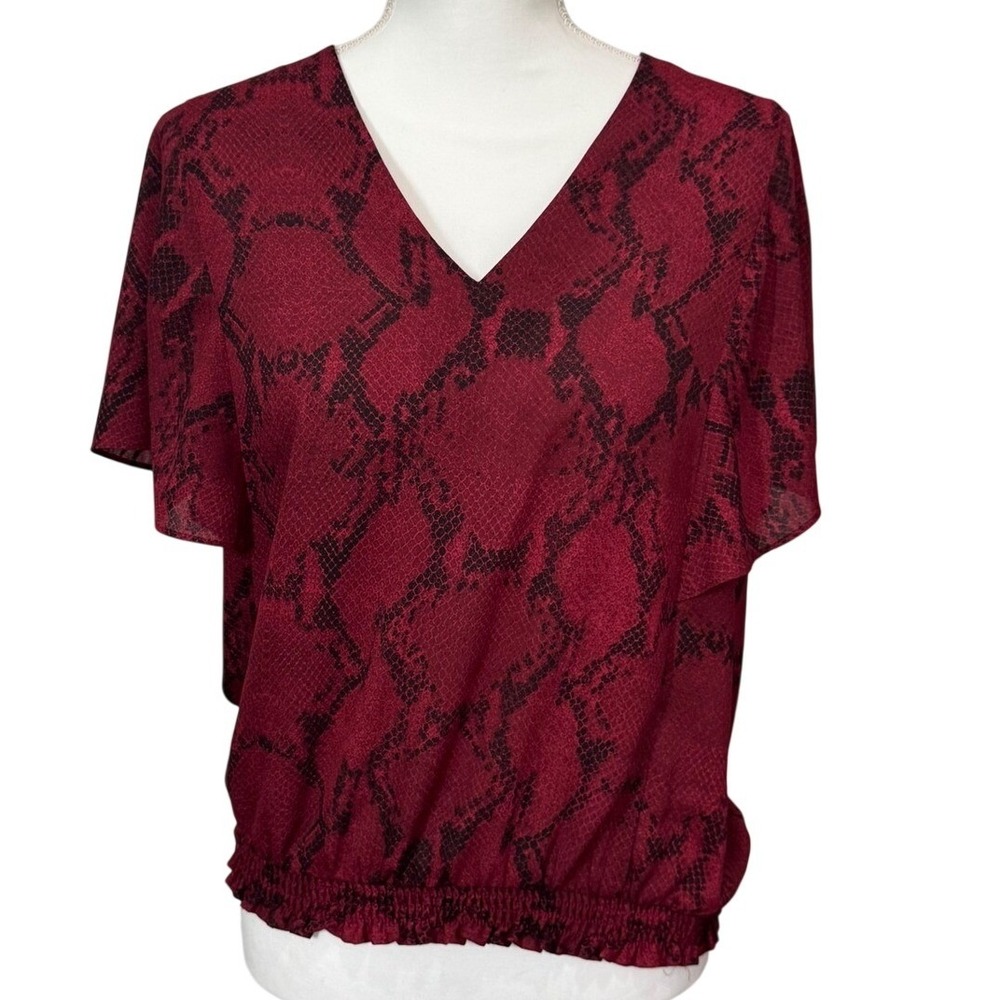 Banana Republic Red Snakeskin Print Blouse Women's Size M‎ Short Sleeve